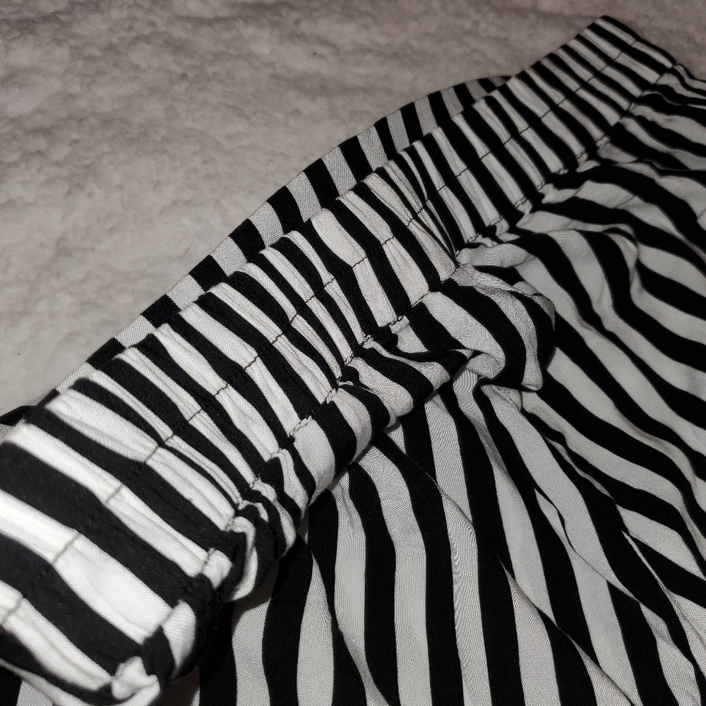 STRIPED HIGH WAIST SHORTS - Picture 6 of 6